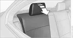 ClosingReturn the rear seat backrest to the upright seating position and engage it.
